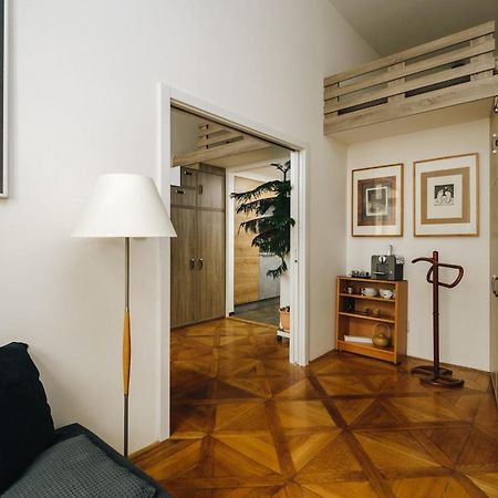 Cozy & Comfortable Apt Walking Anywhere You Want Sen Prag Exterior foto