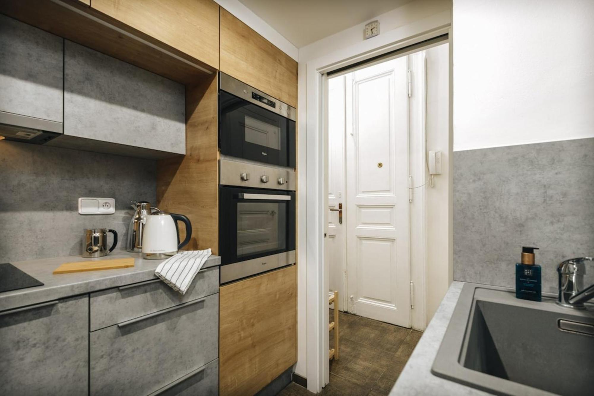 Cozy & Comfortable Apt Walking Anywhere You Want Sen Prag Exterior foto