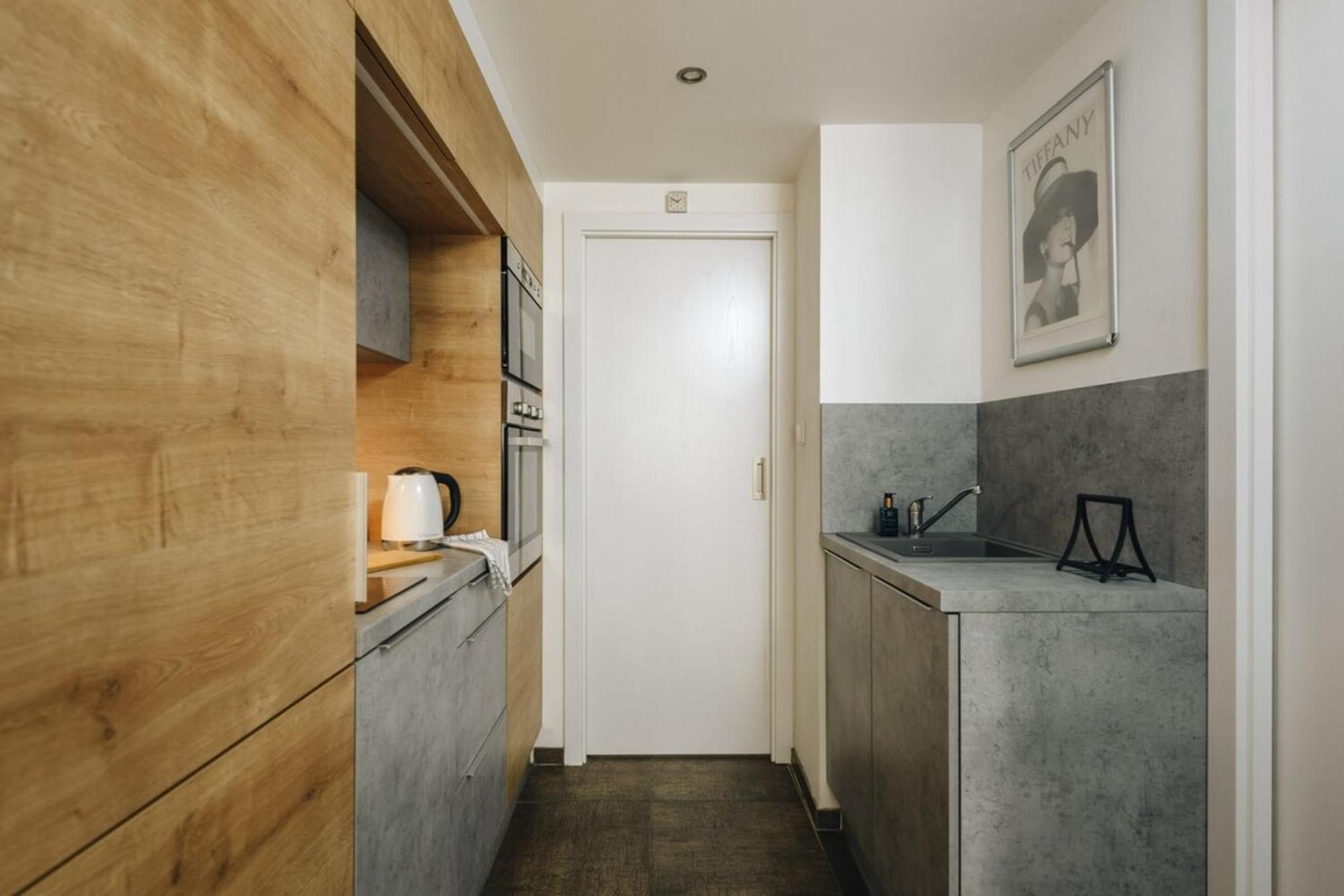 Cozy & Comfortable Apt Walking Anywhere You Want Sen Prag Exterior foto