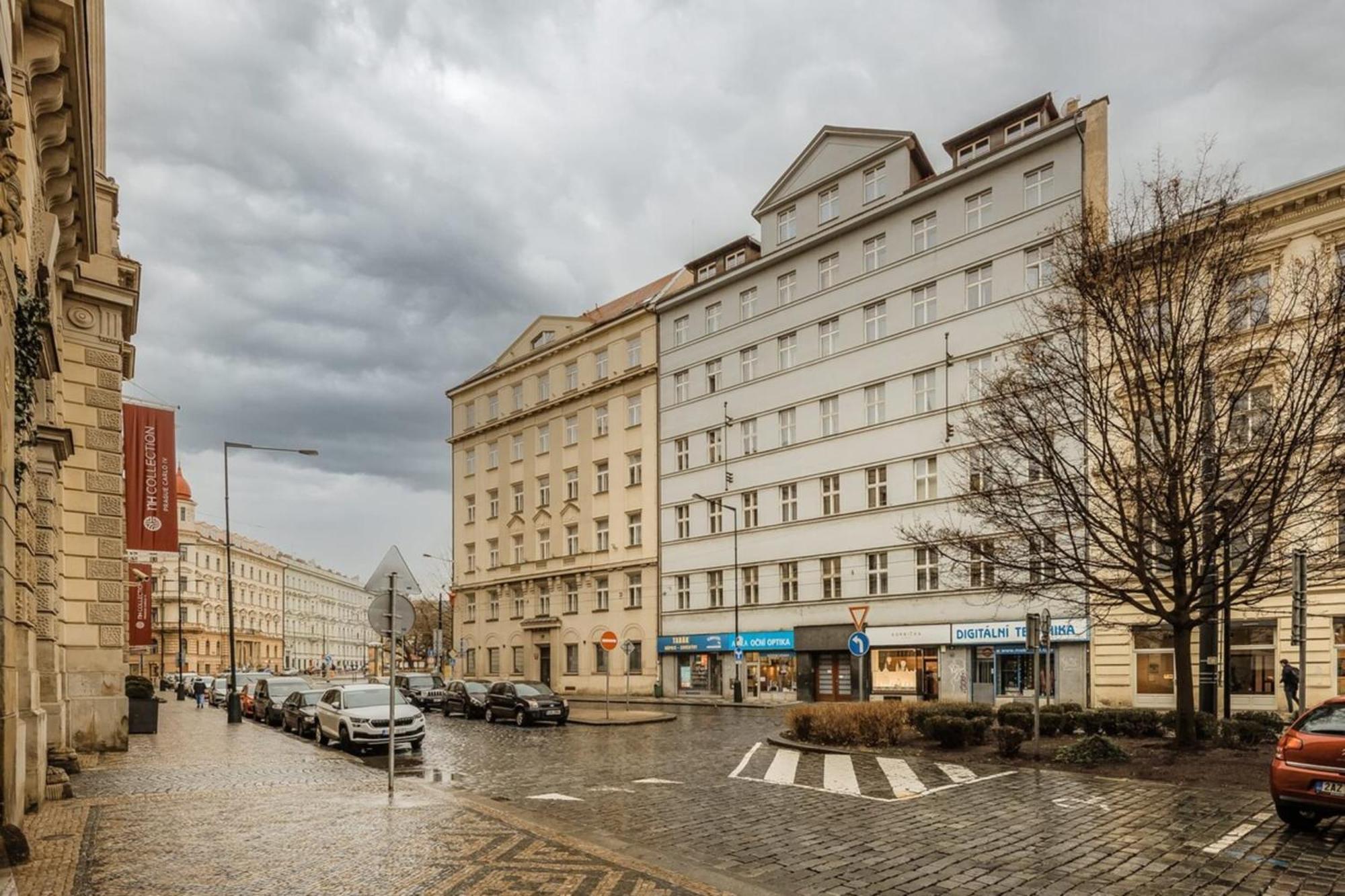 Cozy & Comfortable Apt Walking Anywhere You Want Sen Prag Exterior foto