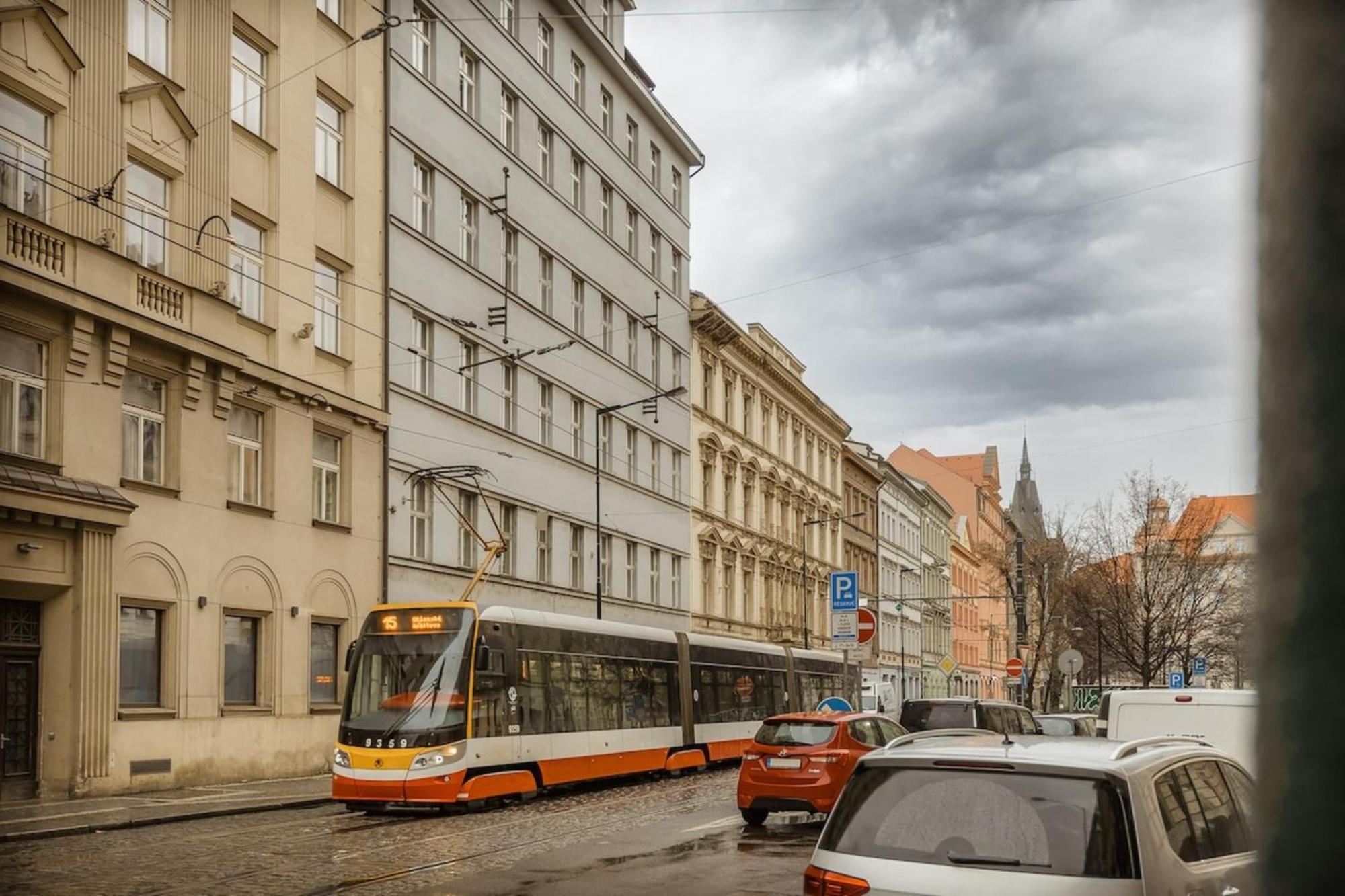 Cozy & Comfortable Apt Walking Anywhere You Want Sen Prag Exterior foto